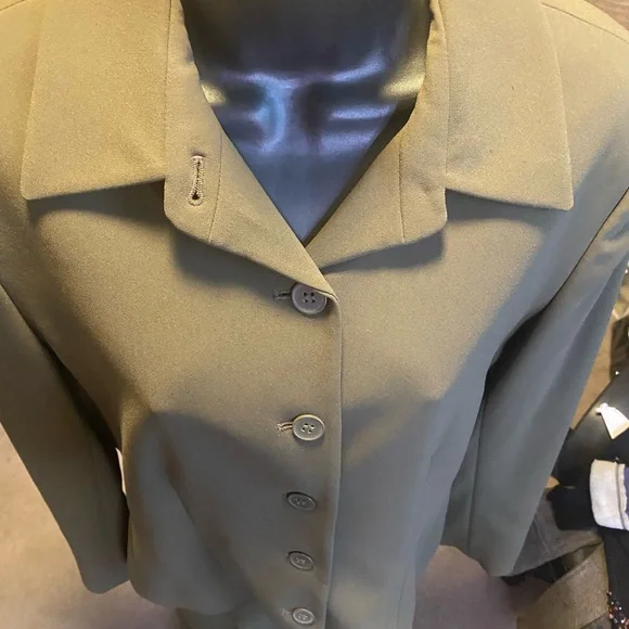 VINTAGE WOMENS JONES NEW YORK PLATINUM OLIVE GREEN PANTS SUIT - Picture 13 of 15